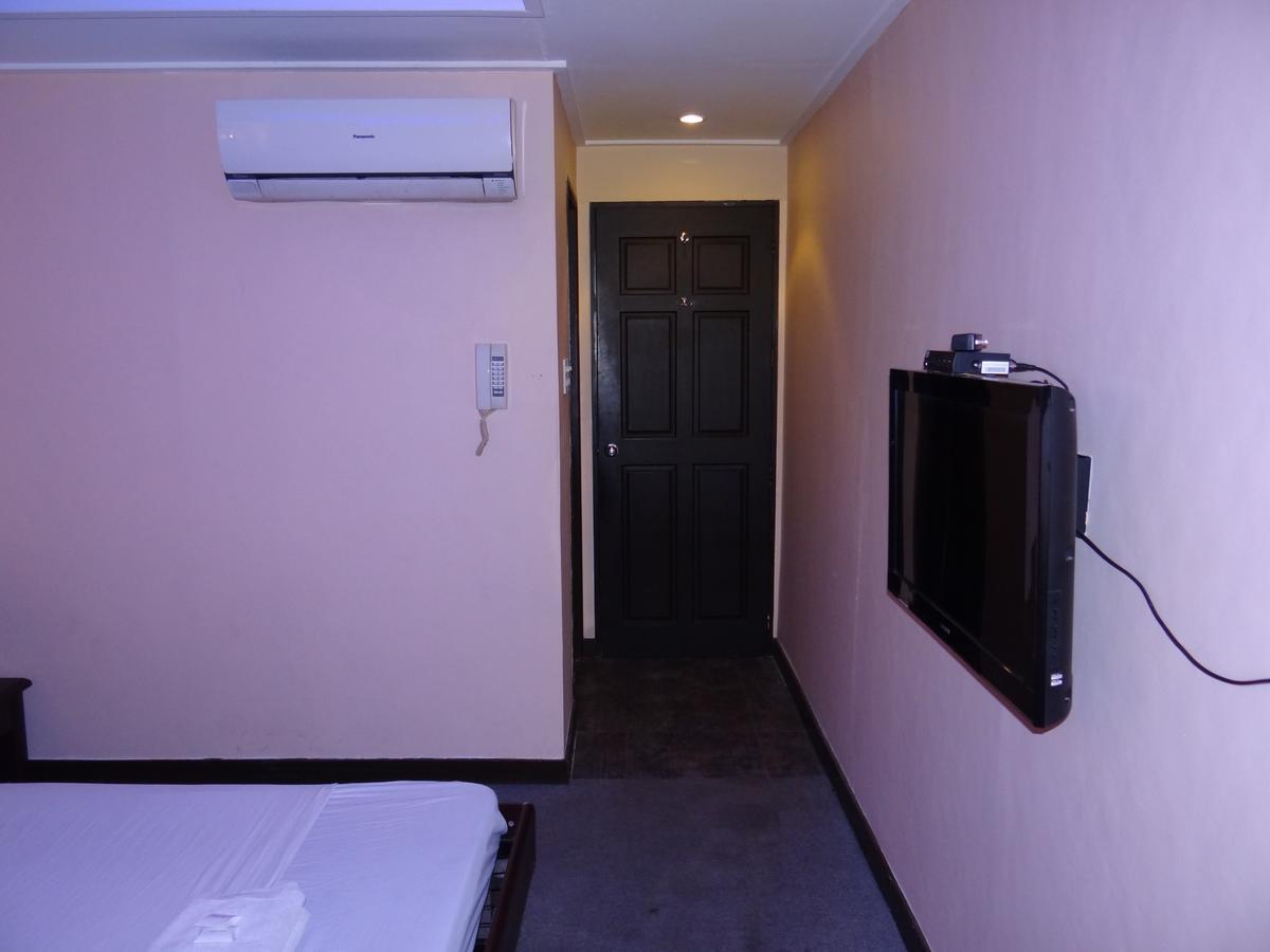 Elegance Guesthouse Pasay Buitenkant foto
